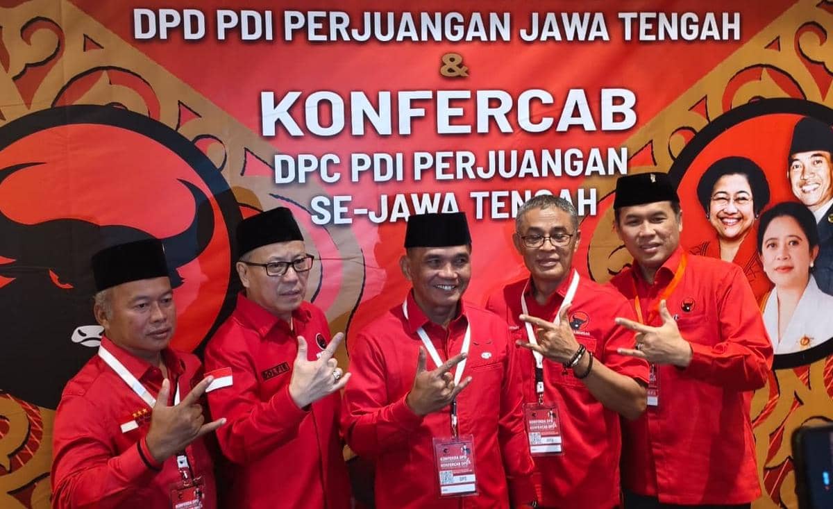 Dolfie Othniel Frederic Palit (OFP) (kedua kiri) ditetapkan sebagai Ketua Dewan Pimpinan Daerah (DPD) PDIP Jawa Tengah. (Dok. IDN Times)