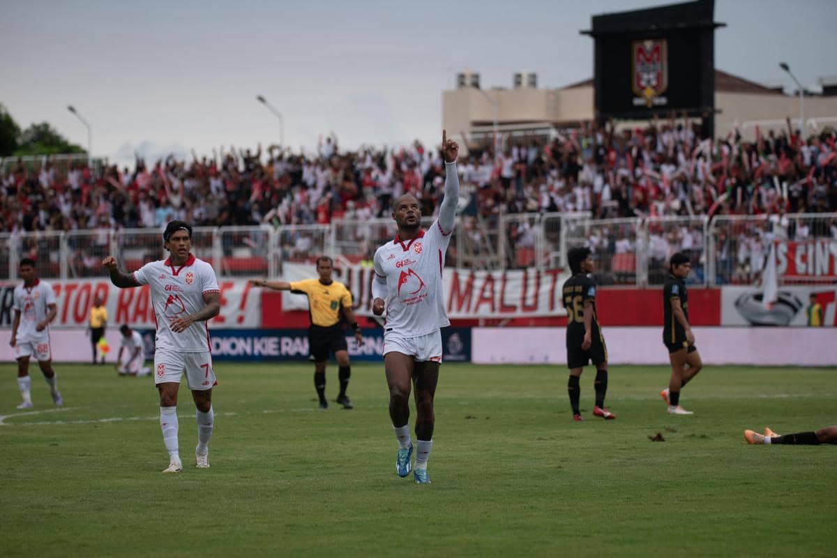 Selebrasi Malut United usai jebol gawang Borneo FC