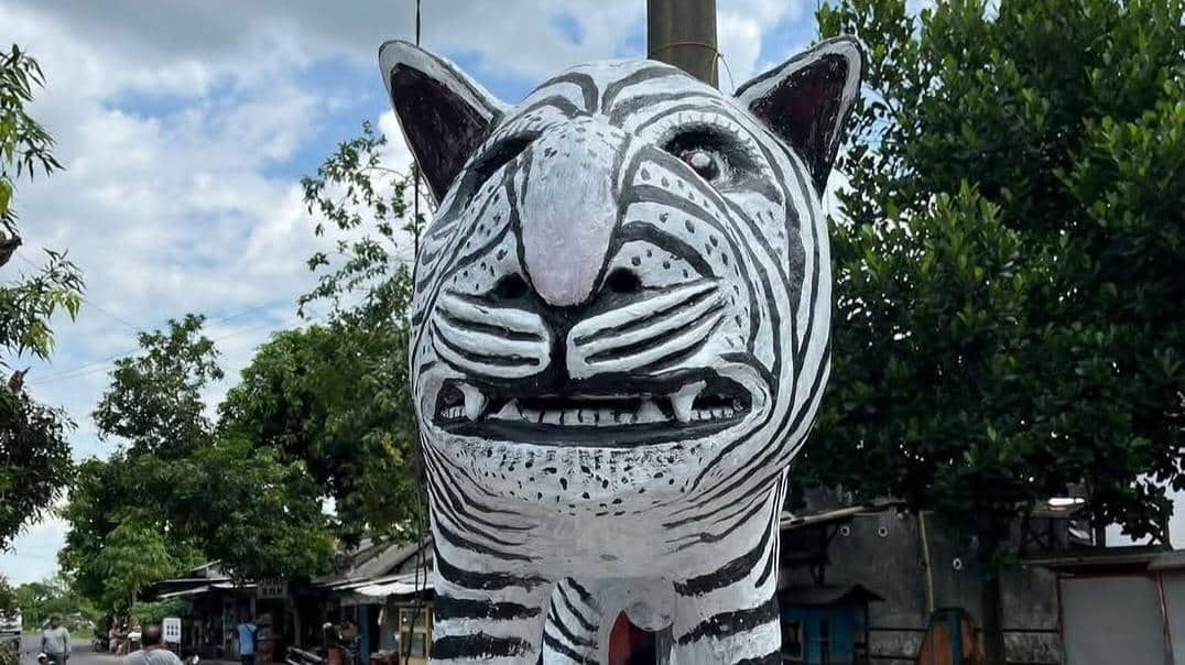 Patung macan putih yang viral di Kediri. IDN Times/istimewa