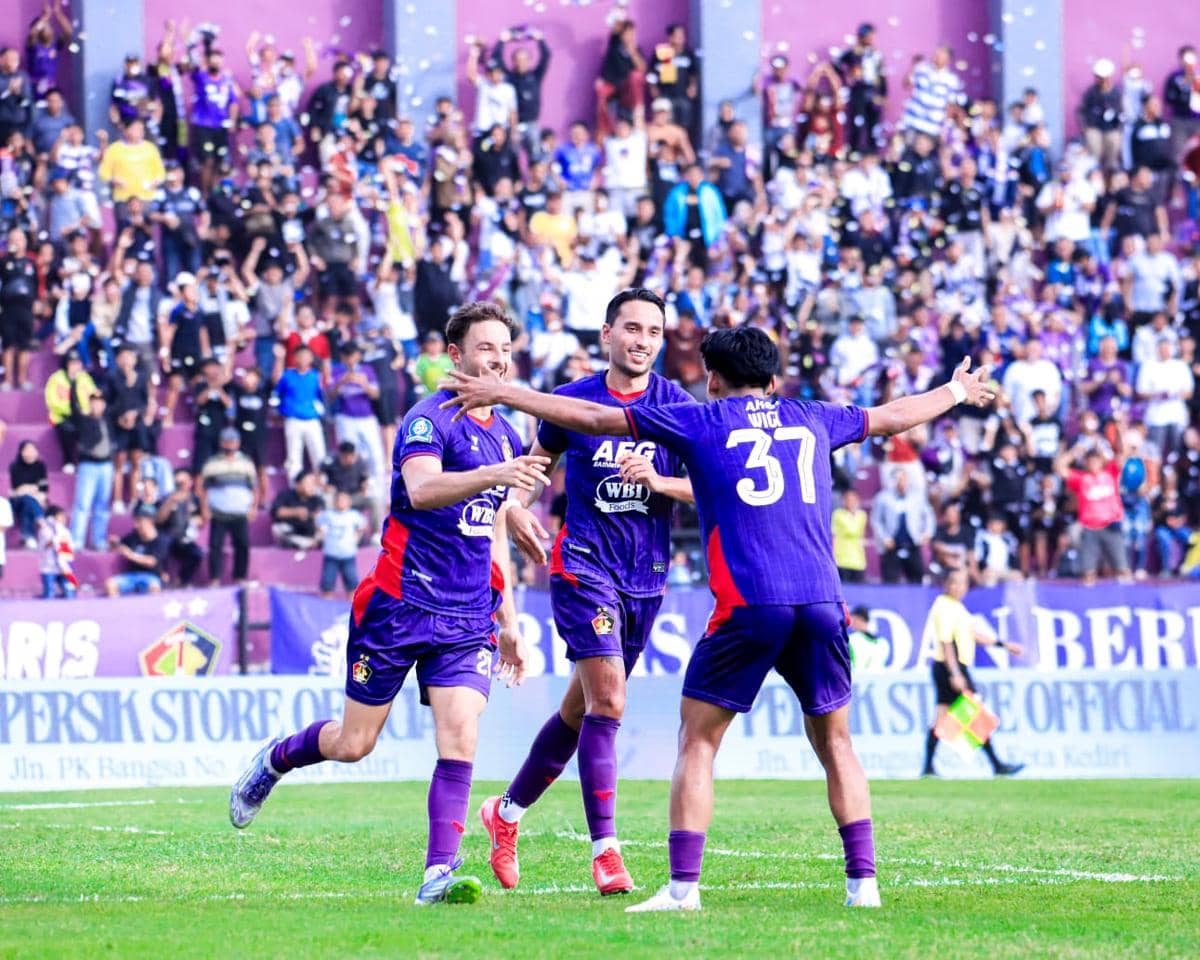 Pemain Persik Kediri merayakan kemenangan usai mengalahkan Persis Solo. IDN Times/istimewa