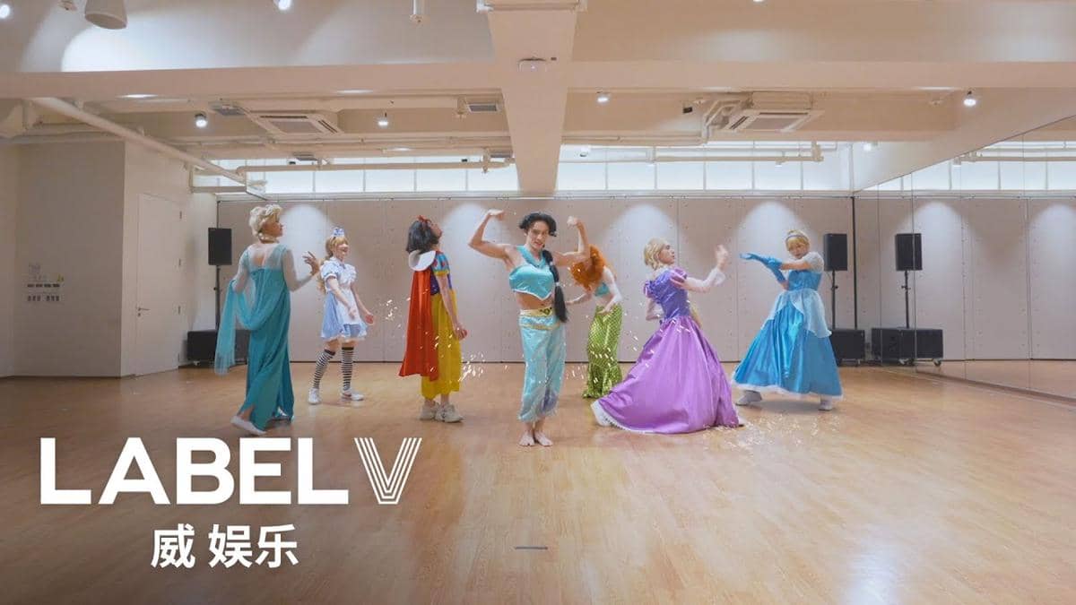 thumbnail konten dance practice WayV untuk lagu "Bad Alive" edisi karakter Putri Disney