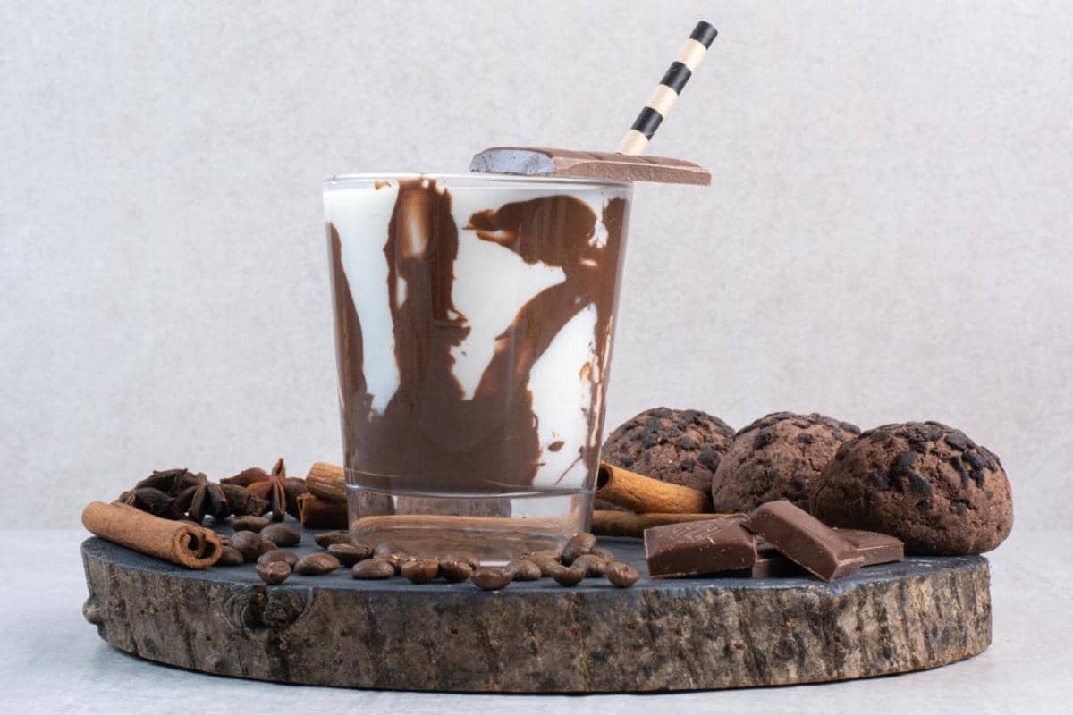 ilustrasi iced signature chocolate ala Starbucks