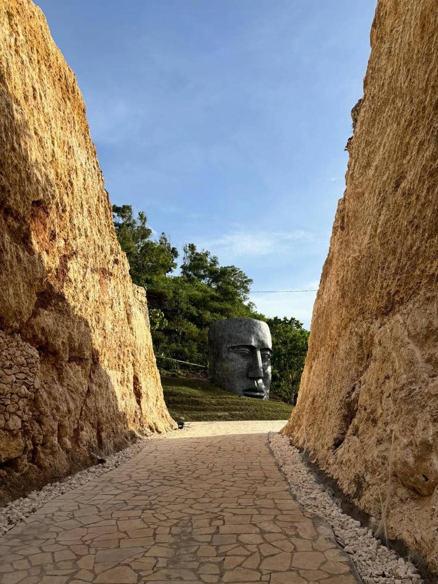 Potret On The Rock Pantai Drini