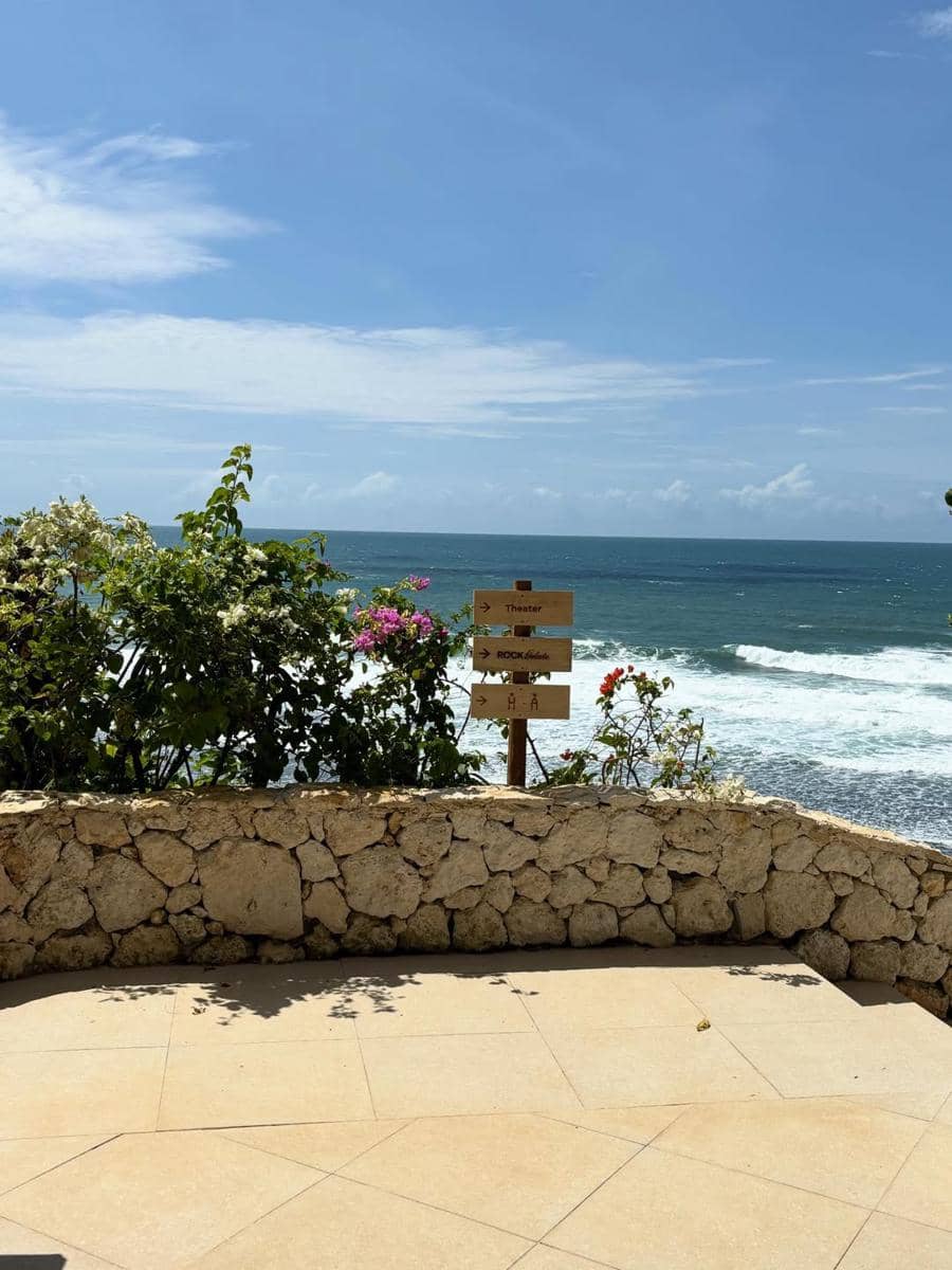 Potret On The Rock Pantai Drini