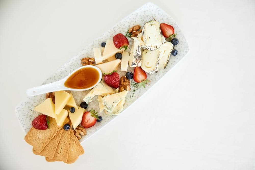 ilustrasi cheese platter 