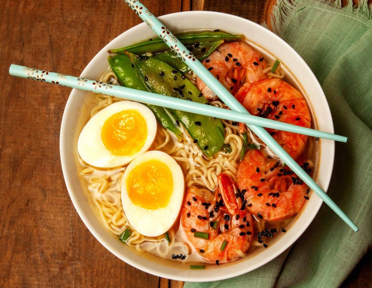 ilustrasi semangkuk mie