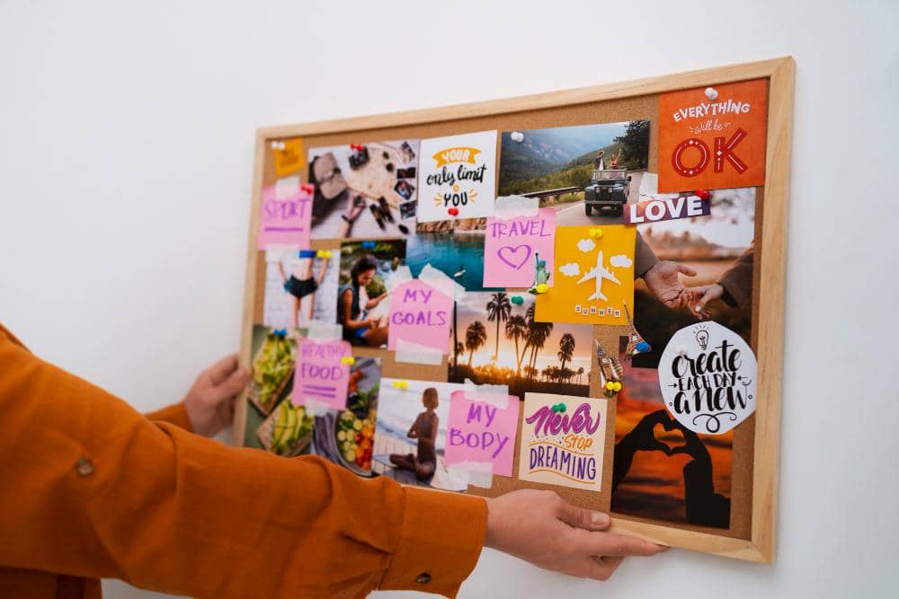 ilustrasi vision board di rumah