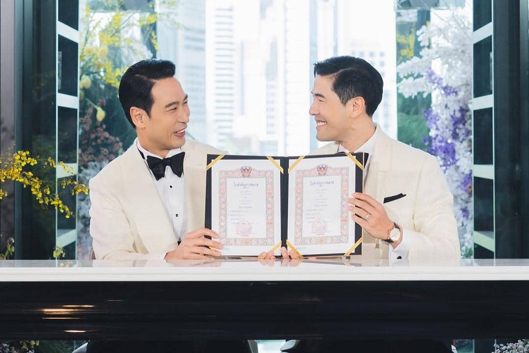 Pernikahan Woody Milintachinda dan Ote Akkharaphol.