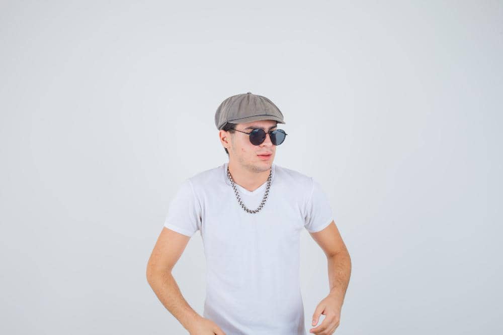 ilustrasi outfit kalung silver cowok