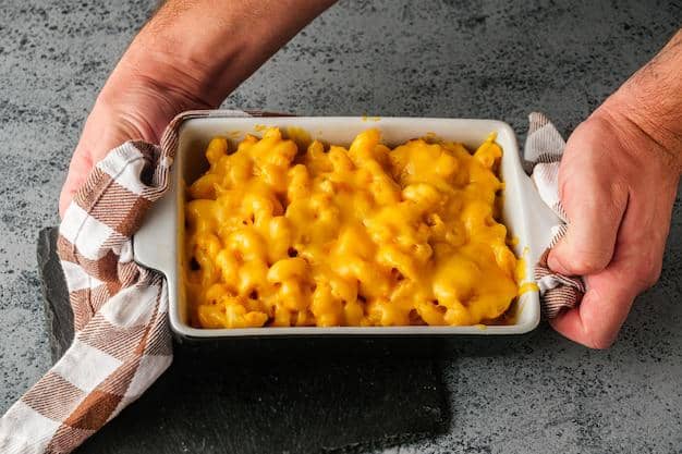 ilustrasi mac and cheese