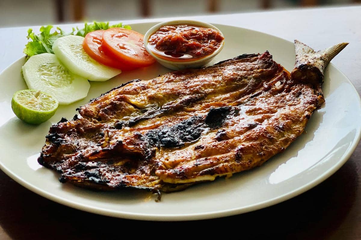 Ikan bakar dengan sambal