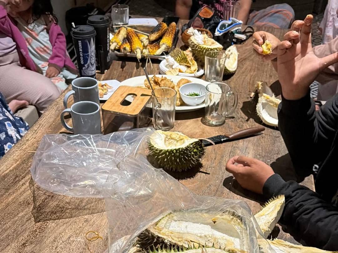 Andre Taulany liburan dan kumpul keluarga