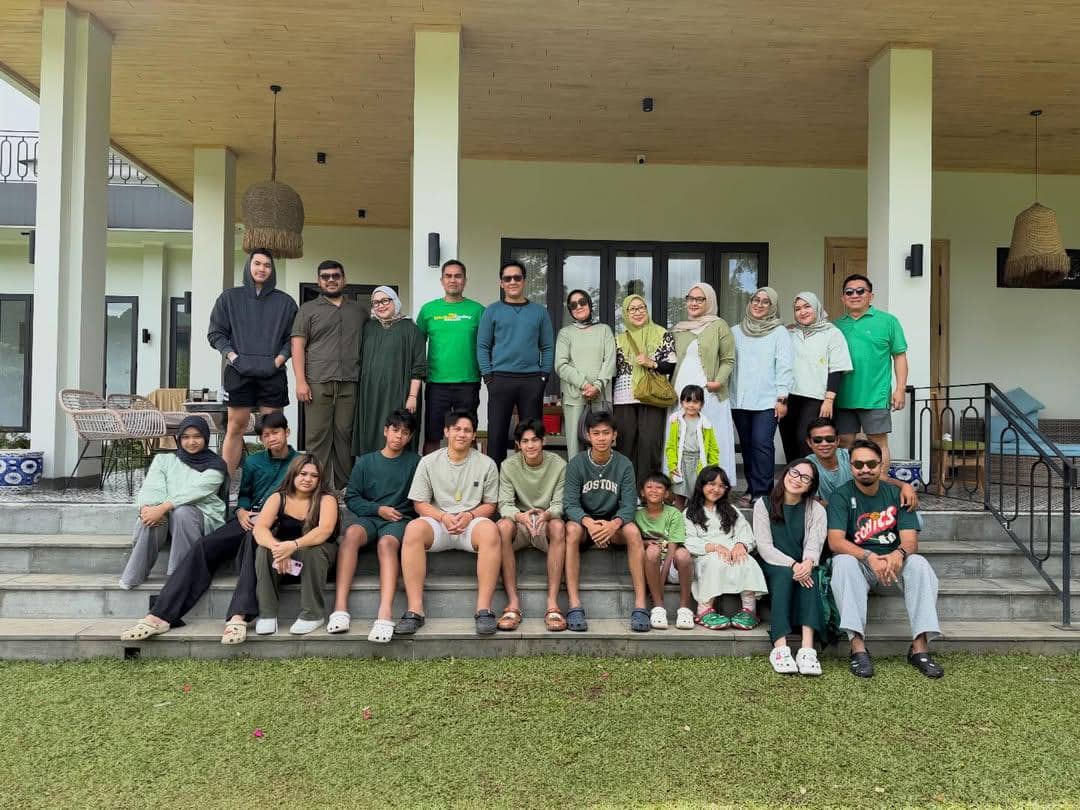 Andre Taulany liburan dan kumpul keluarga