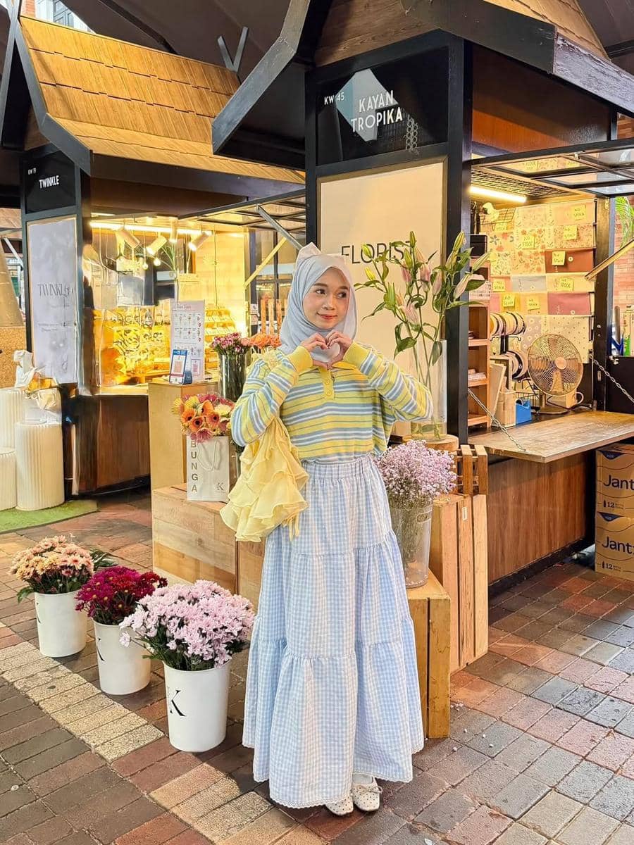 potret ide OOTD tabrak warna yang playful ala Luqyana Fhatin