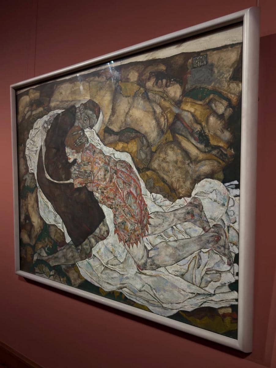 Elma Agustin dan suami ke museum Belvedere Palace.