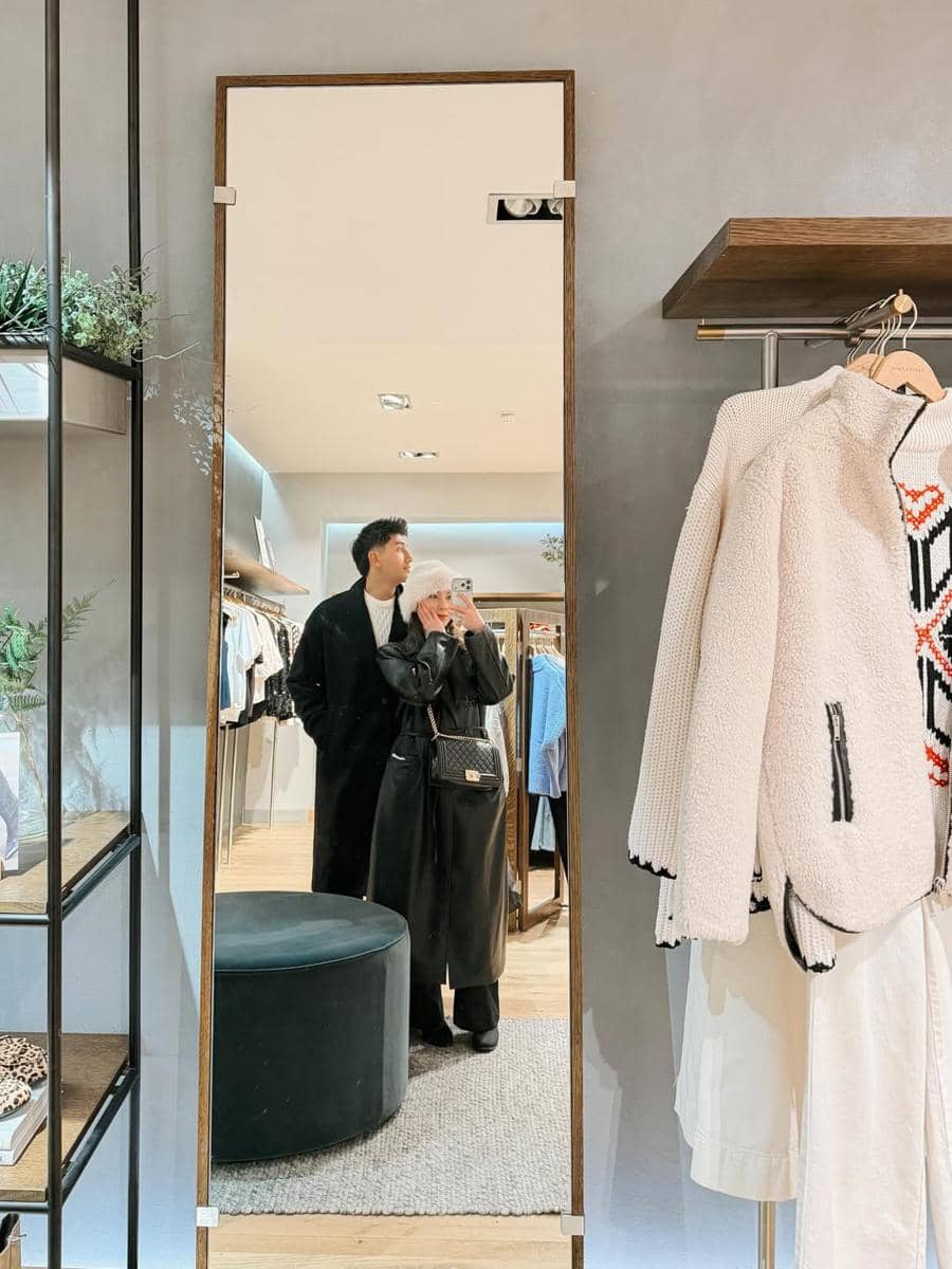 Harris Vriza dan Haviza jalan-jalan di Windsor Castle, UK.