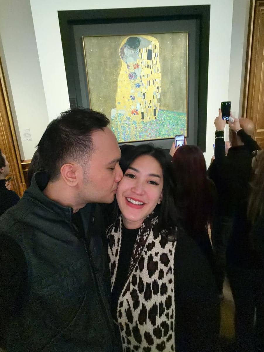 Elma Agustin dan suami ke museum Belvedere Palace.