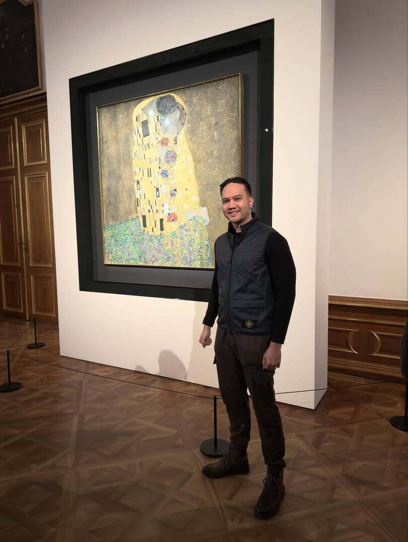 Elma Agustin dan suami ke museum Belvedere Palace.