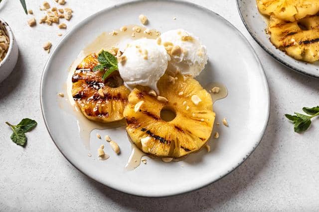 ilustrasi grilled pineapple 