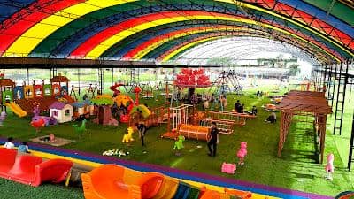 suasana taman bermain di The Nice Playland Purwokerto