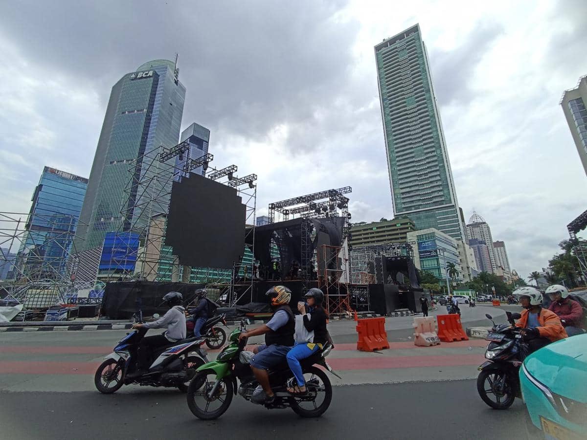 Persiapan Tahun Baru di Bundaran HI