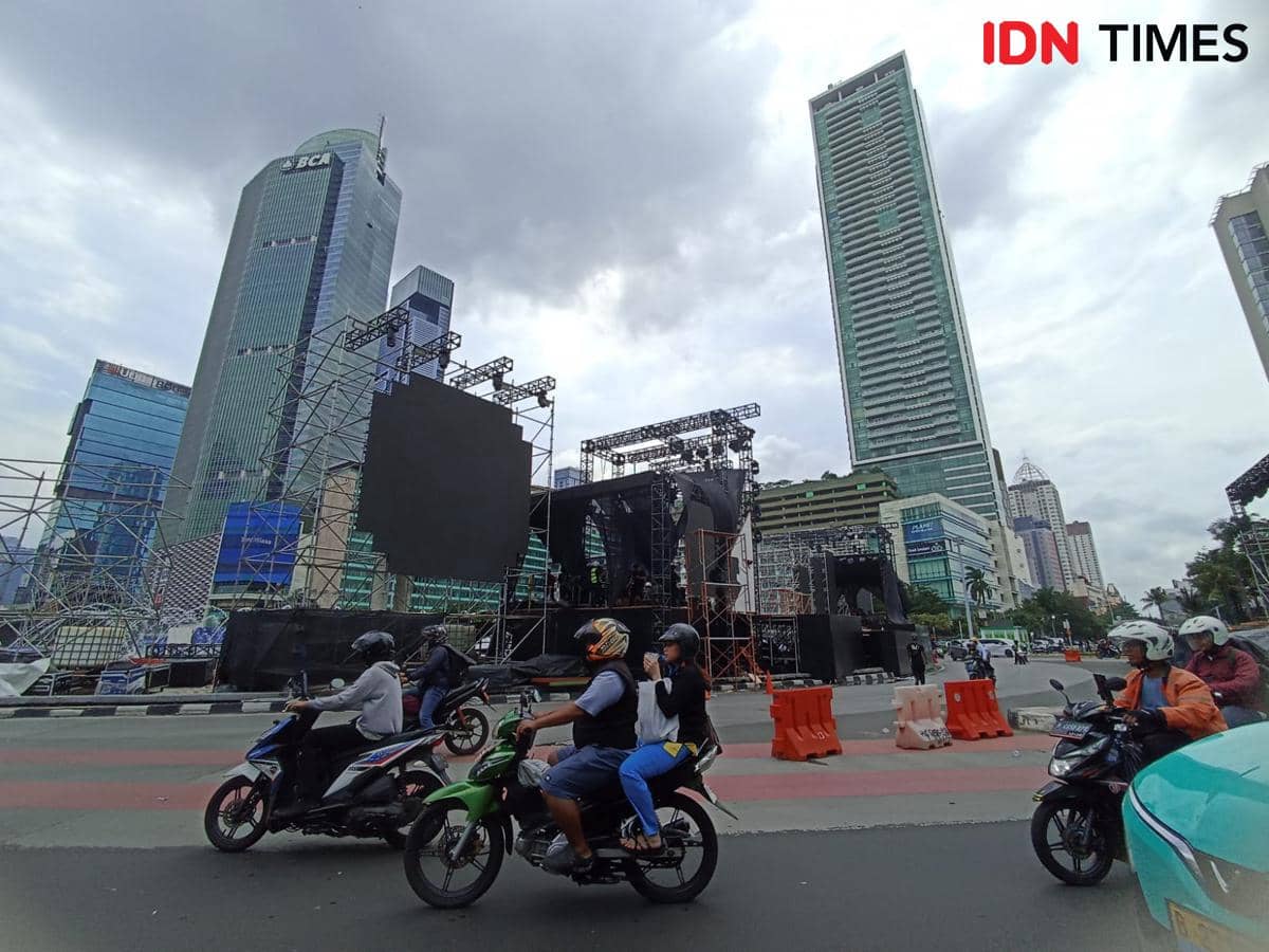 Persiapan Tahun Baru di Bundaran HI