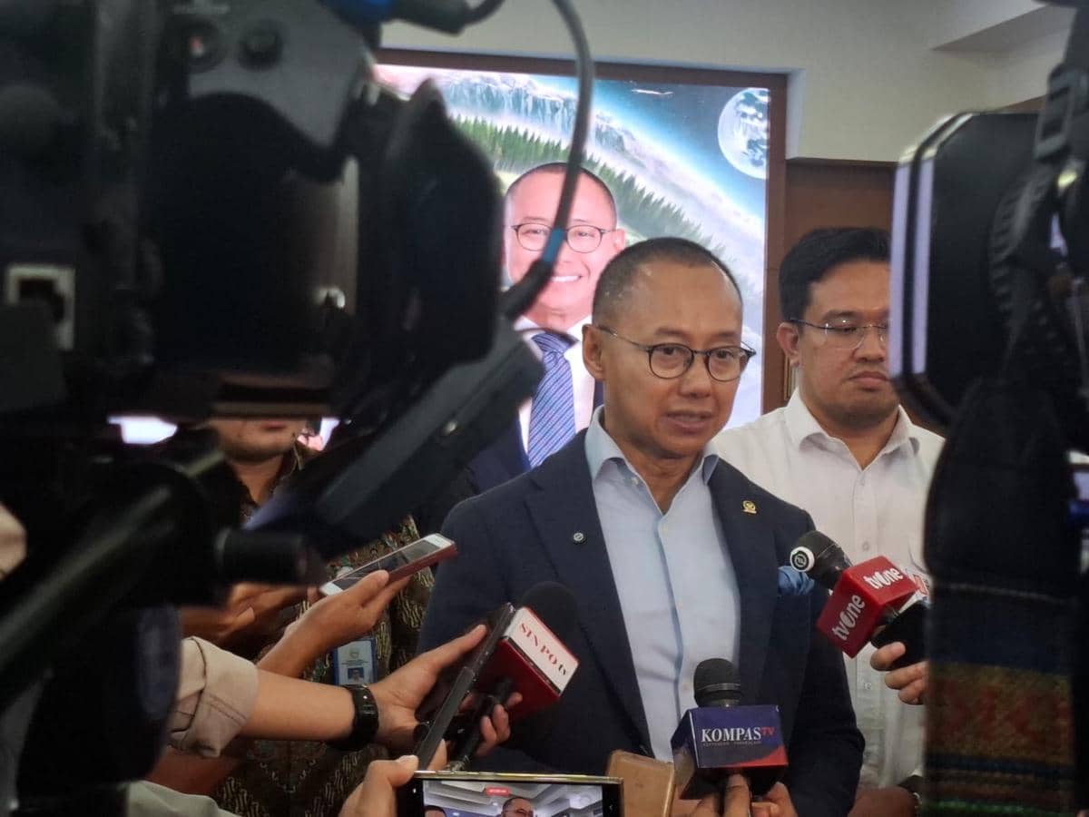 Wakil Ketua MPR RI Eddy Soeparno menyatakan pilkada dipilih DPRD masih konstitusional