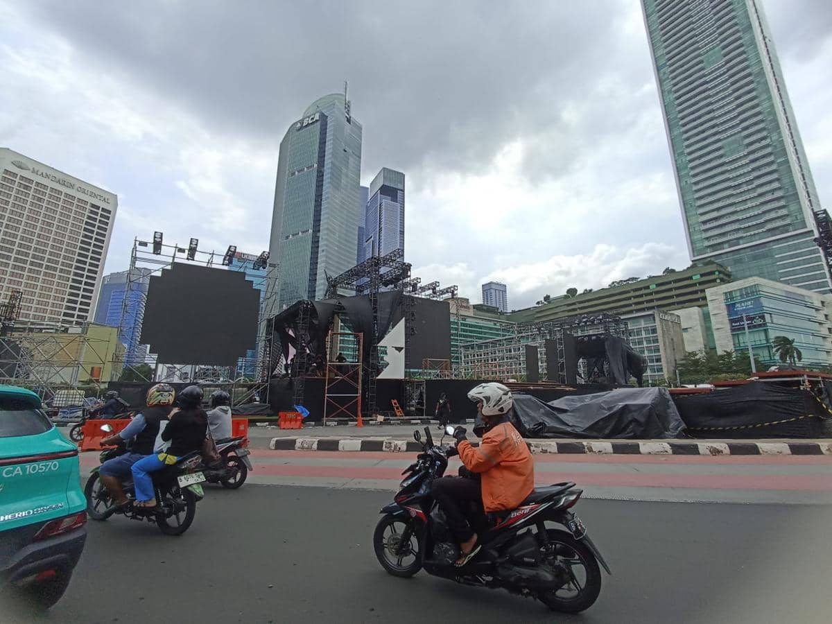 Persiapan Tahun Baru di Bundaran HI