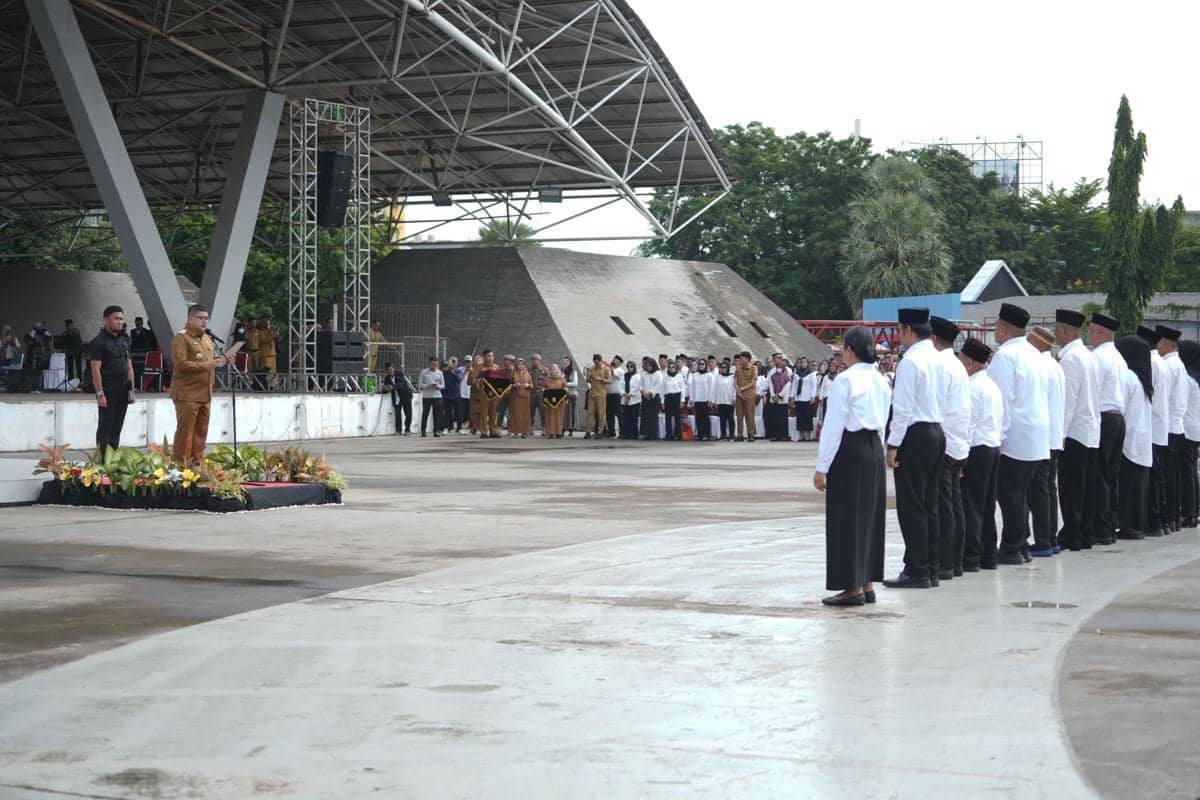Pelantikan serentak 6.032 Ketua RT dan RW di Lapangan Karebosi, Makassar, Senin (29/12/2025). (Dok. Humas Pemkot Makassar)