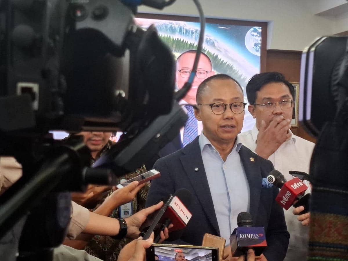 Wakil Ketua MPR RI Eddy Soeparno menyatakan pilkada dipilih DPRD masih konstitusional
