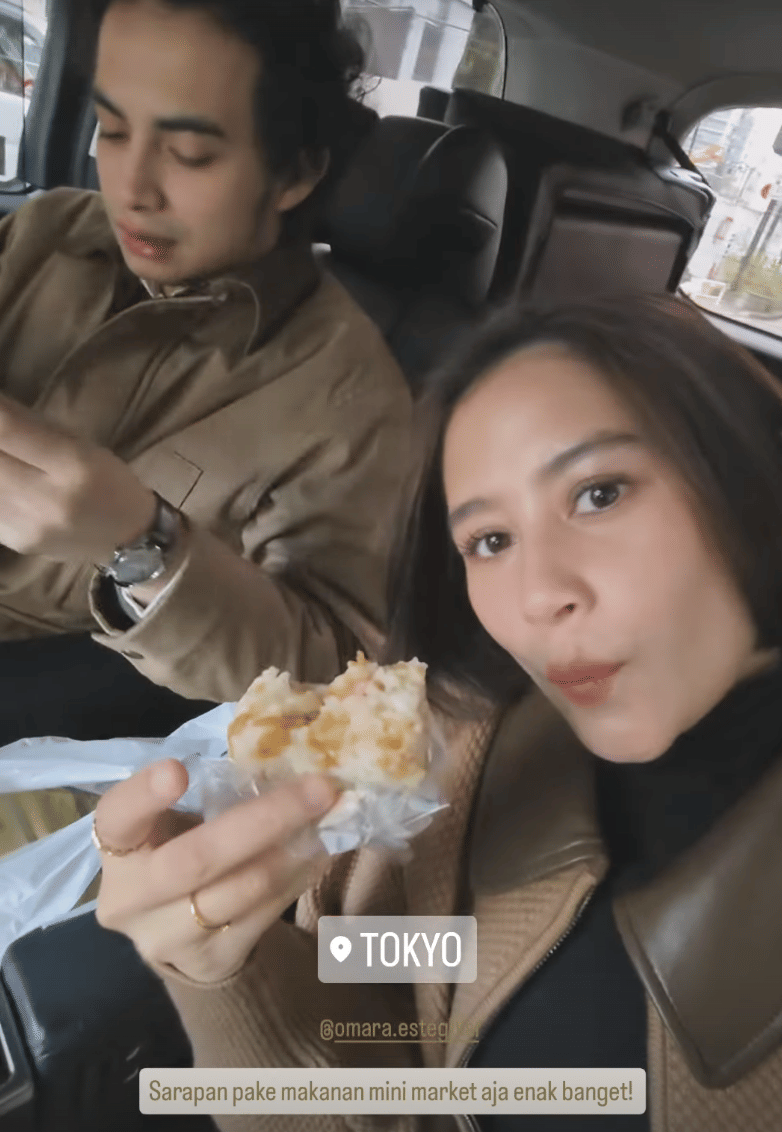 potret artis liburan di Jepang