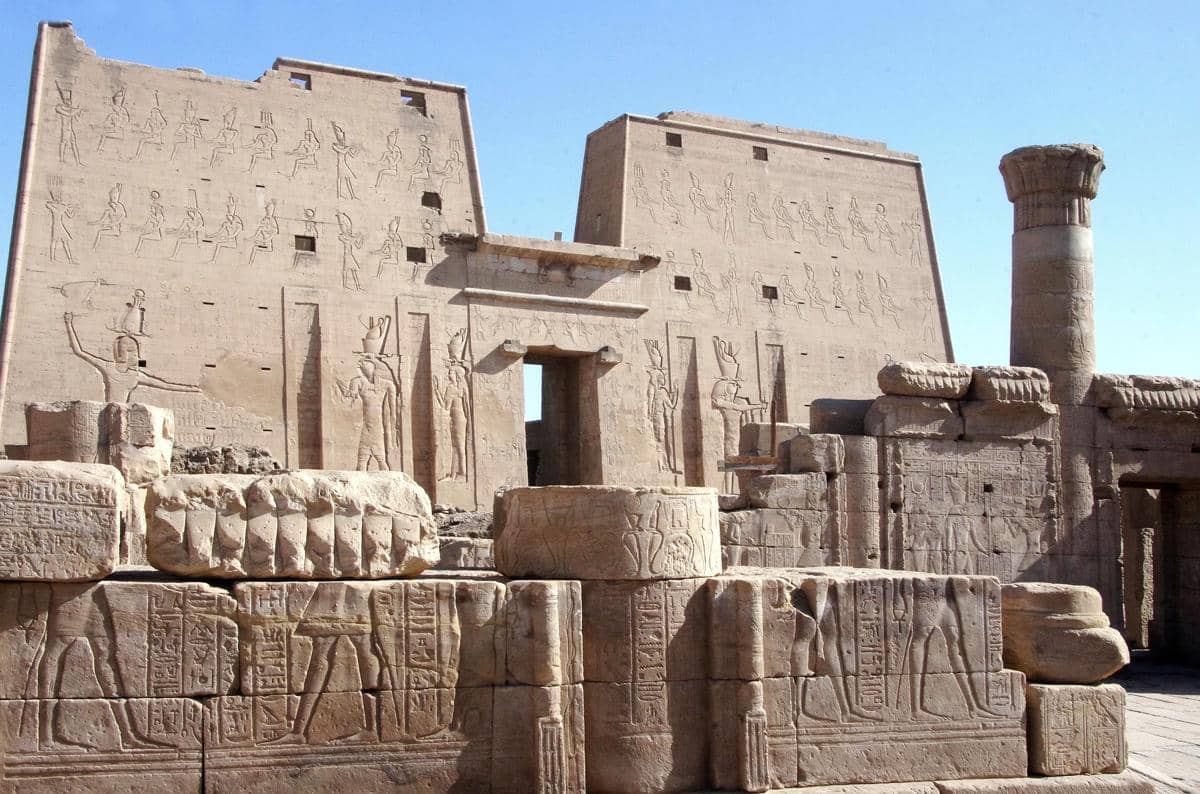 Kuil Edfu salah satu bangunan Mesir Kuno