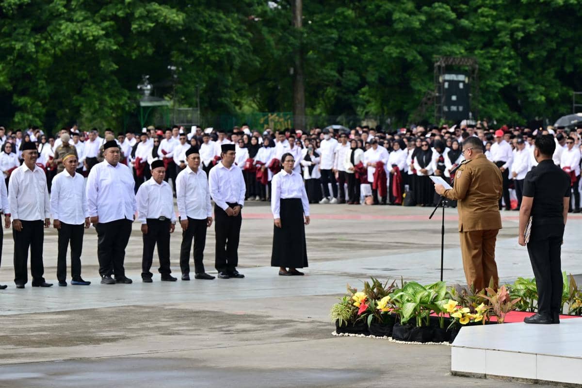 Pelantikan serentak 6.032 Ketua RT dan RW di Lapangan Karebosi, Makassar, Senin (29/12/2025). (Dok. Humas Pemkot Makassar)