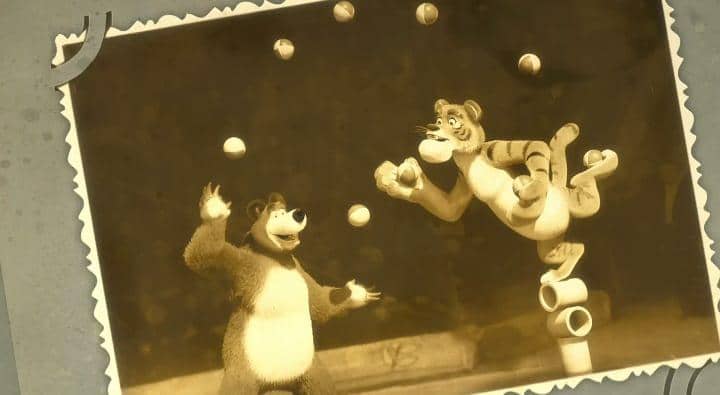 Bear dan Tiger bermain sirkus.