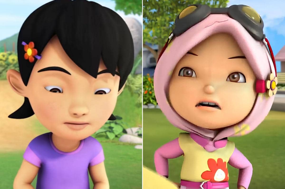 Susanti dan Yaya sama-sama memakai pin bunga sebagai aksesori di kepala