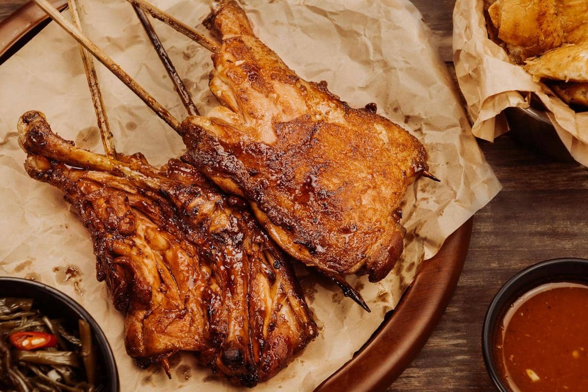 ilustrasi ayam bakar black pepper sauce
