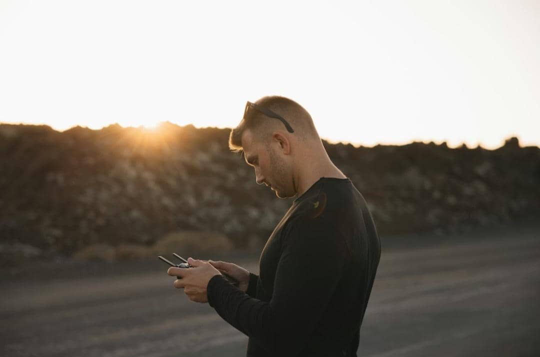 ilustrasi mencari informasi