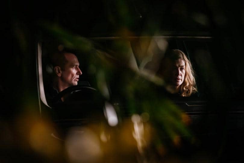 adegan dalam film Hallow Road