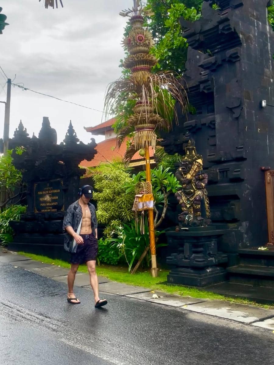 potret Seo Ha Joon liburan di Bali