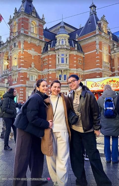 Keluarga Vincent Rompies dan Enzy Storia Liburan di Belanda (instagram.com/enzystoria)