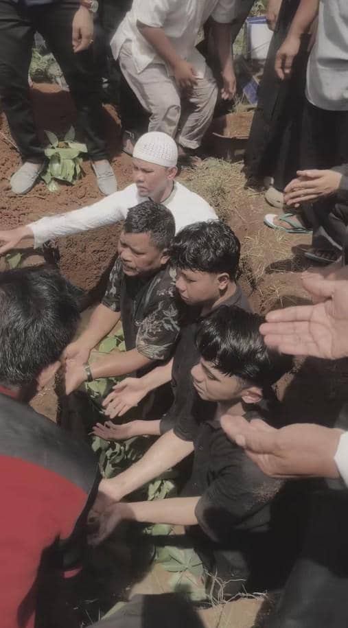 Momen Pemakaman Ayah Ady Sky (instagram.com/adysky99)