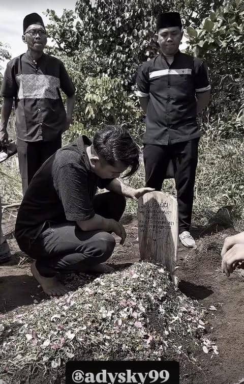 Momen Pemakaman Ayah Ady Sky (instagram.com/adysky99)
