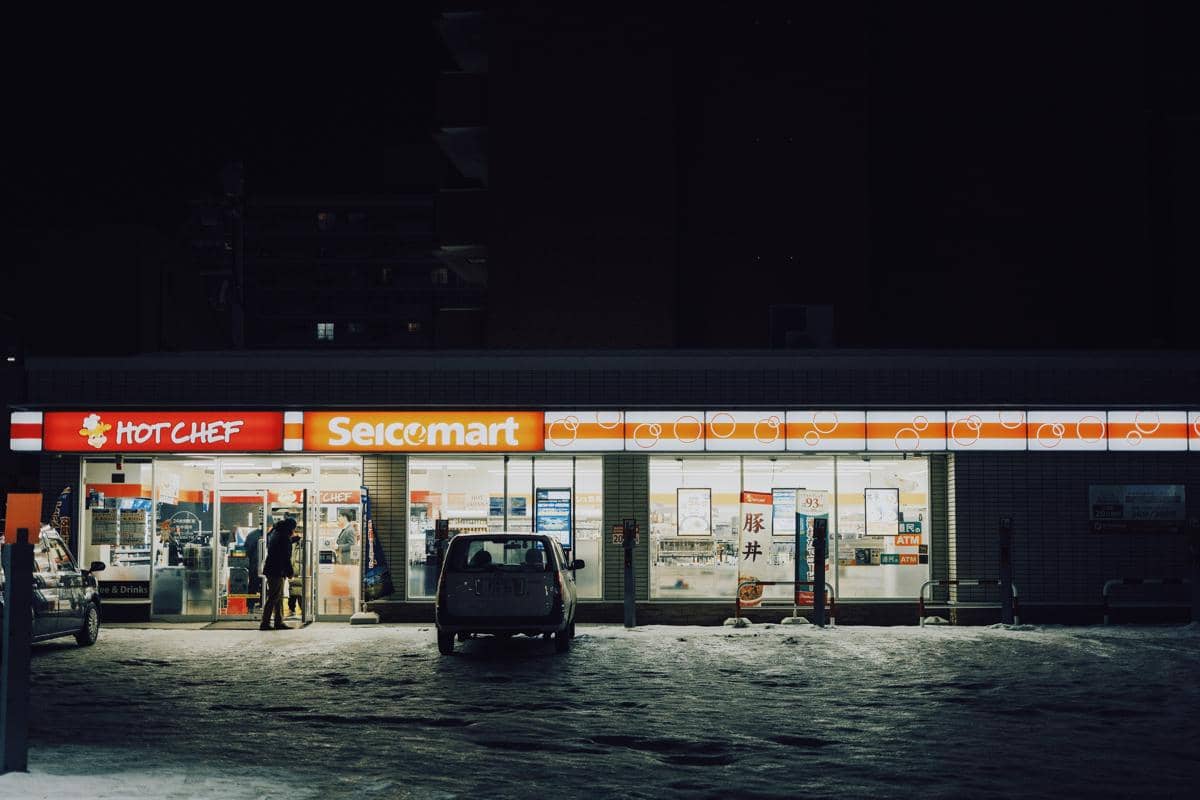 ilustrasi toko di Jepang saat musim dingin