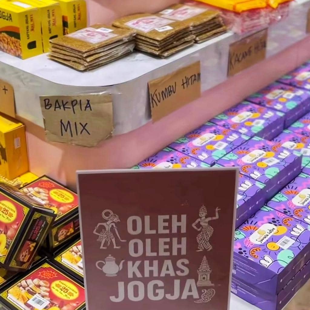 Ayu Hijab and Cake Kota Metro