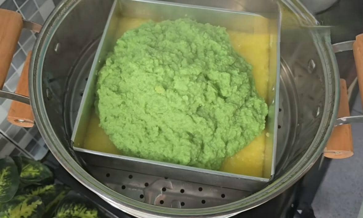 ilustrasi mengukus adonan