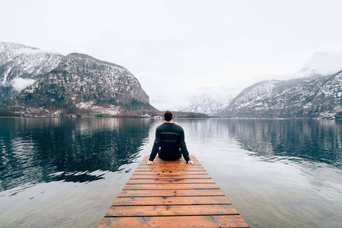 ilustrasi traveling ke Hallstatt 