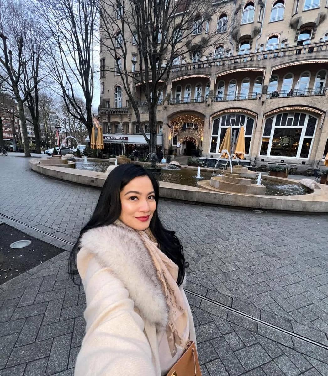 Keluarga Titi Kamal main ice skating di Amsterdam.