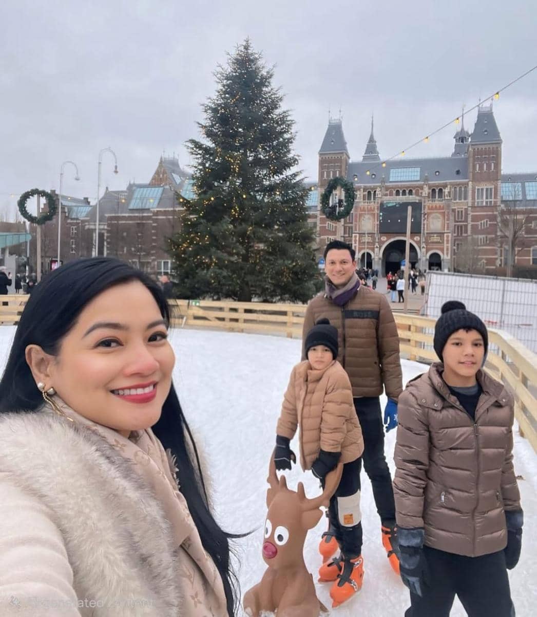 Keluarga Titi Kamal main ice skating di Amsterdam.