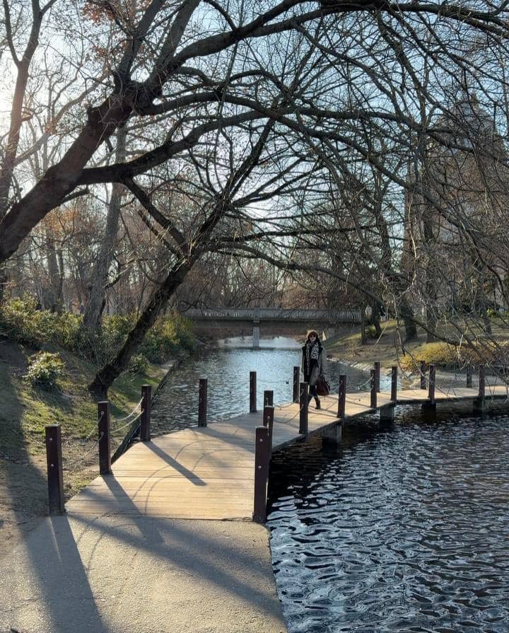 Elma Agustin dan suami jalan-jalan di Budapest.