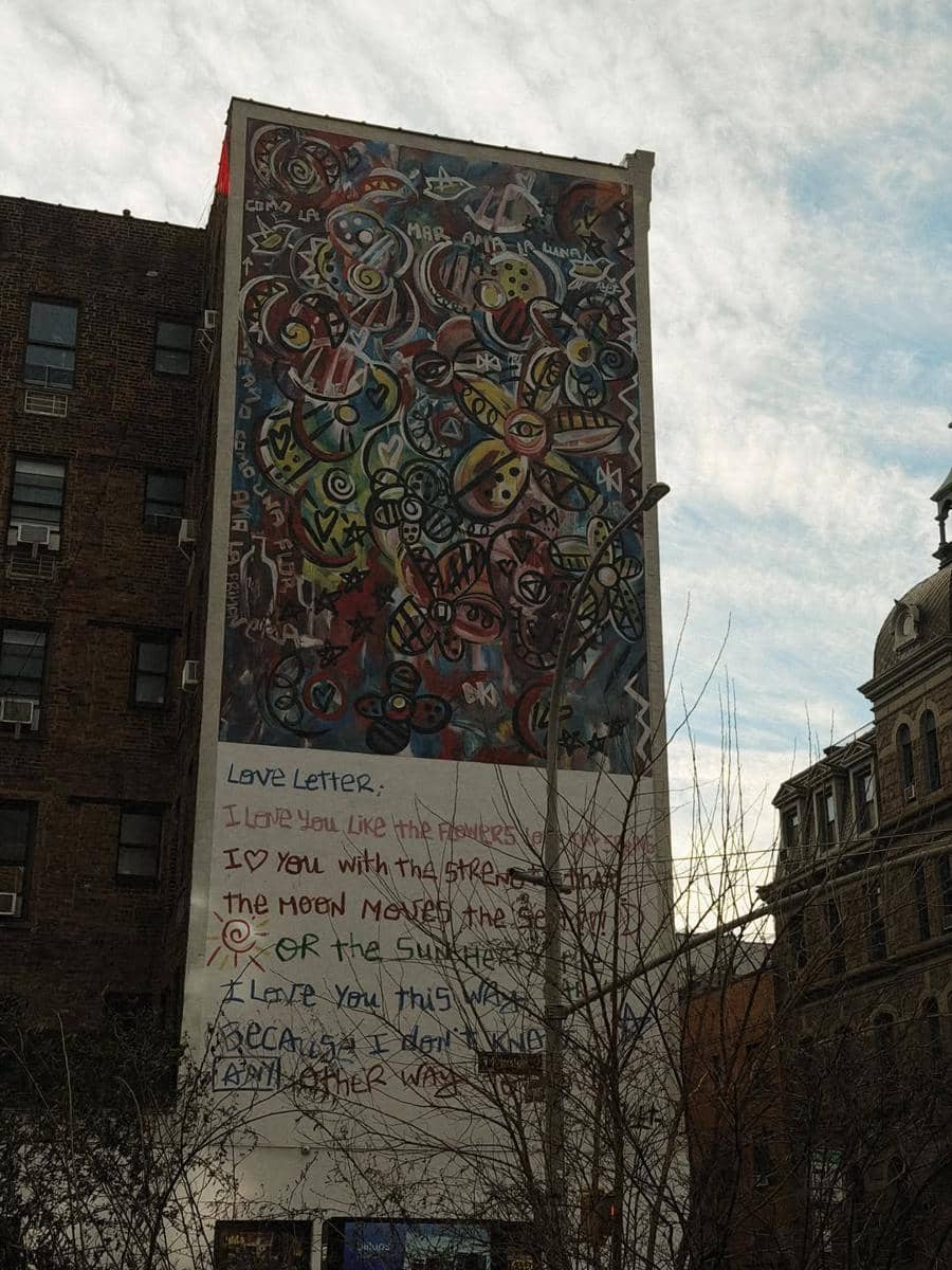 Zsa Zsa Utari saat jalan-jalan di New York.